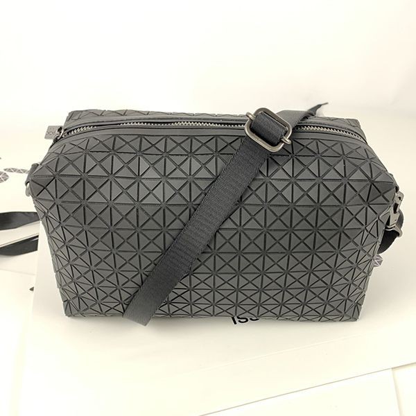 使い勝手良し【BAOBAO ISSEY MIYAKE 偽物】カルトンマット クロスボディバッグ bay07661