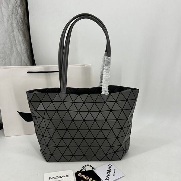 送料込BAOBAO ISSEY コピー MIYAKE カルトン メタリック バッグ bae74241