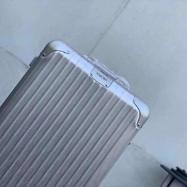 ディオール×RIMOWA 偽物 トランク キャリーケースブルー 33 インチ dez10381