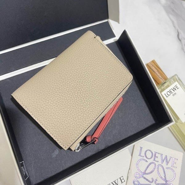 【ロエベ】新作スリムジップ二つ折り財布 偽物 Slim Zip Bifold Wallet loe53059