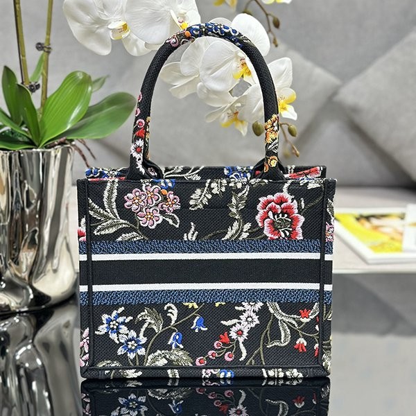 容量大!!ディオール ブックトート 偽物 Dior Petites Fleurs刺繍 deb77065