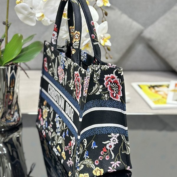 容量大!!ディオール ブックトート 偽物 Dior Petites Fleurs刺繍 deb77065