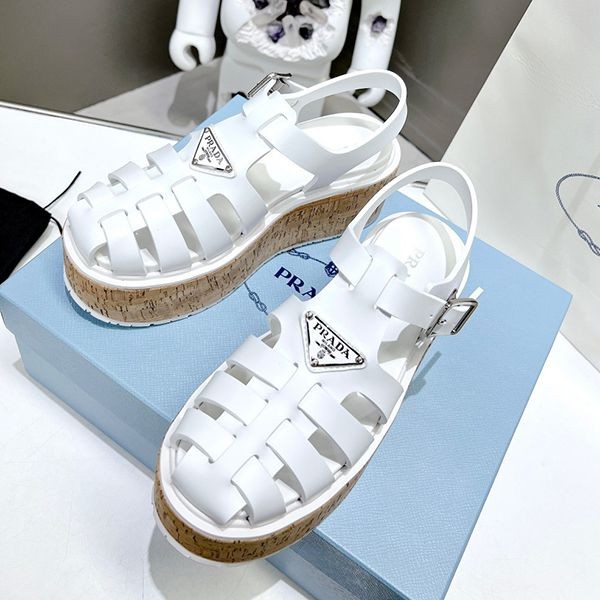 大人気!プラダ Rubber wedge platform sandals ウェッジサンダル 偽物 pub83961